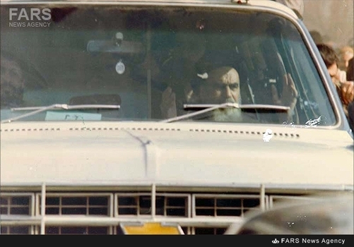 6 - عزیمت امام خمینی از فرودگاه مهرآباد به سوی بهشت زهرا در میان استقبال میلیونی مردم