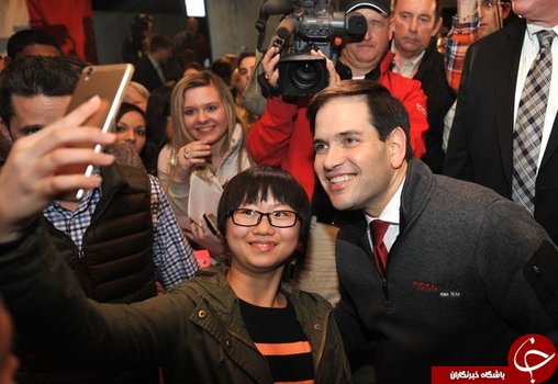 با طرفداران خود سلفی بگیرید.