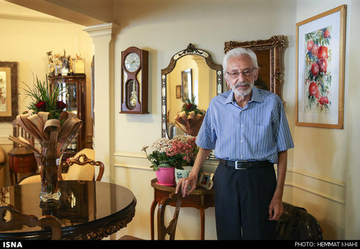 (بالا) پرویز پرستویی در منزل جمشید مشایخی