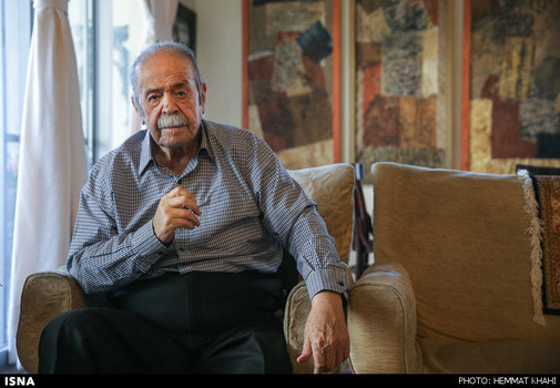 (بالا) پرویز پرستویی در منزل محمدعلی کشاورز