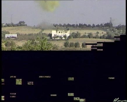  آخرین فریم فاضل شانا،‌ فیلمبردار رویترز، پیش از اینکه توسط نیروهای رژیم صهیونیستی کشته شود. وی در 16 آوریل 2008 پس از اینکه از خودرو‌اش پیاده شد تا از نیروهای اسرائیلی که چند صد متر دورت رموضع گرفته بودند تصویربرداری کند، هدف حمله قرار گرفت.