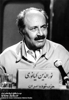 نورالدین کیانوری دبیرکل حزب توده ایران در جلسه مناظره تلویزیونی با دبیرکل حزب جمهوری اسلامی