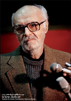 احسان طبری از تئوری پردازان حزب توده ایران در یک گفت وگوی مطبوعاتی در زندان