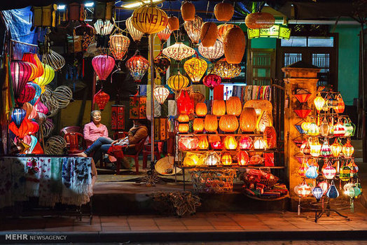 فروشگاه فانوس در ویتنام  (National Geographic)