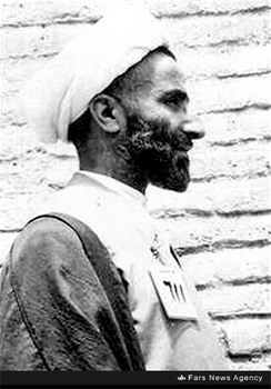 1-آیت الله احمد جنتی در زندان ساواک پس از یکی از دستگیری‌های خود در دوران مبارزات