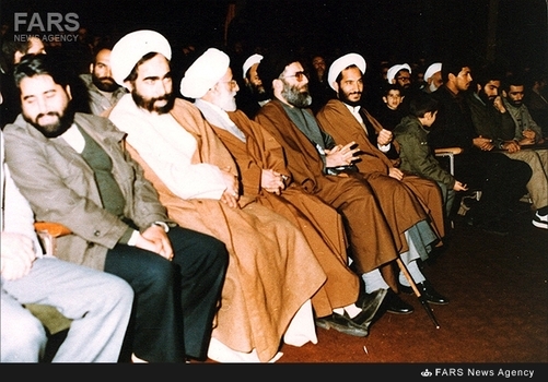 8- آیت‌الله احمد جنتی در کنار رهبر معظم انقلاب و شهید حجت الاسلام شیخ عباس شیرازی در حوزه هنری سازمان تبلیغات اسلامی