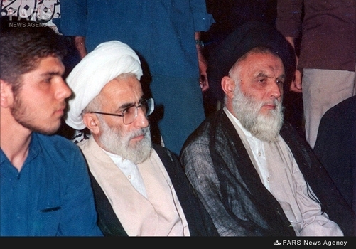 9- آیت الله احمد جنتی در کنار آیت الله سید مهدی یثربی در کاشان