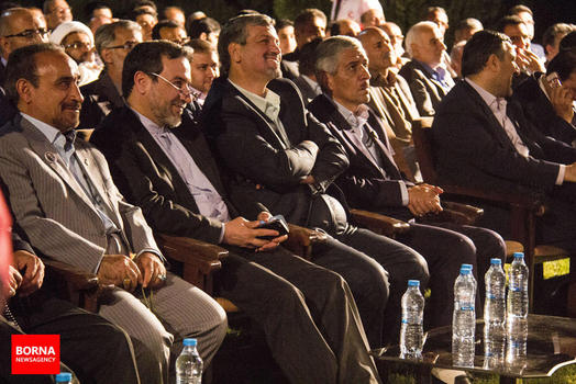 مسئولین دعوت شده به مراسم؛ عراقچی و کواکبیان در کنار استاندار سمنان، محمدرضا خباز