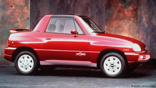 Suzuki X-90
طراحی یک خودرو میتواند باعث فروش بیشتر آن شود یا اینکه به ورشکستگی کارخانهای که آن را تولید کرده بینجامد. در لیست