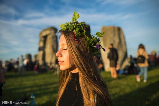 جشن «انقلاب تابستانی» همزمان با طولانی ترین روز سال در «استون هنج» انگلیس (TELEGRAPH)