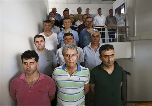  فرماندهان ارشد کودتای نافرجام: آکین اوزتورک وسط صف اول