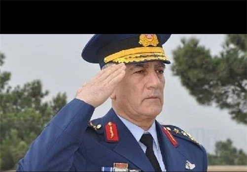  «آکین اوزتورک» فرمانده سابق نیروی هوایی ترکیه که چهار سال بعنوان وابسته نظامی در رژیم صهیونیستی خدمت کرده است