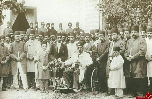 مظفر الدین شاه سوار بر سه چرخه