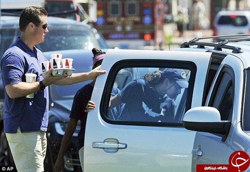 ساشا اوباما در حال برگشت به خانه از محل کار