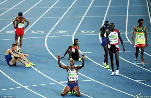 شادمانی محمد فرح دونده انگلیسی پس از کسب مدال طلا در مسابقات هزار متر