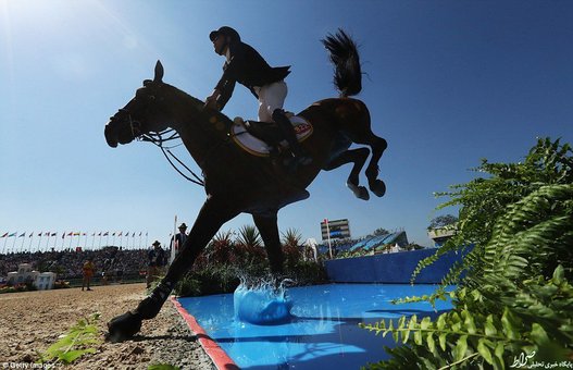دانیال بلومان سوارکار کلمبیایی در مسابقه اسب سواری و پرش از روی مانع
