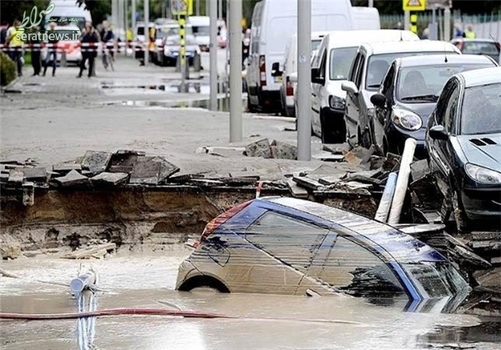  حفره بزرگ ایجاد شده در حیاط بیمارستان مرکزی شهر آمستردام که باعث شد تخلیه 500 بیمار از این بیمارستان شد