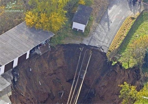  یک حفره عجیب و بزرگ که در شهر اشمالکالدن آلمان ایجاد شد و چندین خانه را تخریب کرد