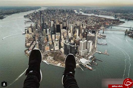 کابرانی که با کمپانی FlyNYON نیوجرسی همراه شوند می تونند سلفی های خود را در حالی که از هلی کوپتر آویزان شده اند و شهر زیر پای آن هاست بگیرند.