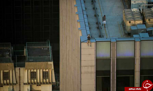 سلفی بالای یکی از بلندترین ساختمان های هنگ کنگ