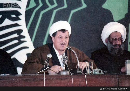 آیت الله اکبر هاشمی رفسنجانی در حال سخنرانی در یکی از کنگره های وحدت اسلامی - 1361