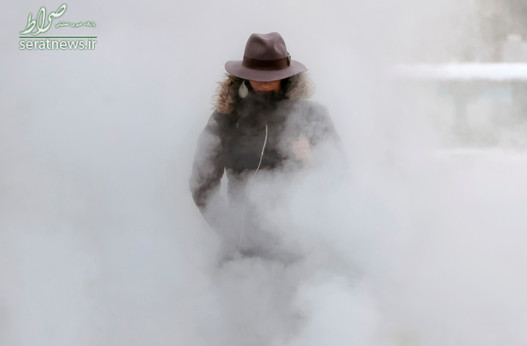 عبور یک زن از بخار تهویه یک زیرزمین در دمای منهای 4 درجه فارنهایت ـ بخارست رومانی