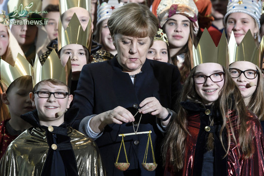 آنگلا مرکل پس از انتخاب دوباره به عنوان صدراعظم آلمان ترازوی عدالت دریافت کرد