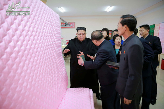 بازدید کیم جونگ اون رهبر کره شمالی از یک کارخانه تولید لحاف ابریشم در پیونگ یانگ