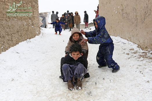 برف بازی پسران افغان در کابل