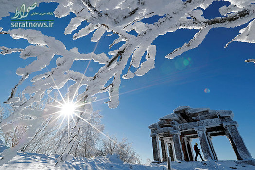 بازدید از معبد یونانی-رومی فرانسه در یک روز برفی