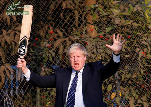 بوریس جانسون وزیر خارجه انگلیس در یک آکادمی کریکت - کلکته، هند