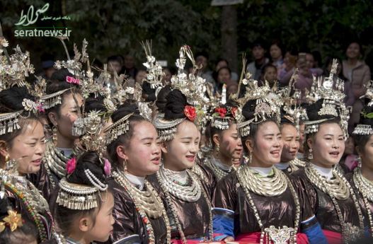 زنان اقلیت دونگ شرکت کننده در مراسم جشن سال نو چینی