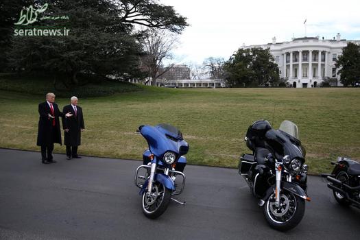 دونالد ترامپ و معاونش مایک پنس پس از دیدار با مدیران هارلی دیویدسون در کاکخ سفید