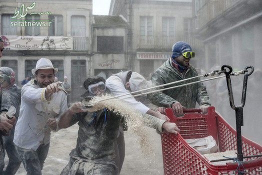 جنگ با آرد در کارناوالی در اسپانیا