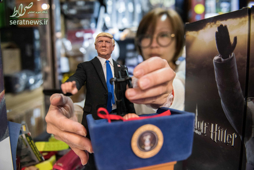 فروشگاه اسباب بازی هنگ کنگ که با ساخت اسباب بازی چهره رهبران جهان بحث برانگیز شده این بار اقدام به ساخت دونالد ترامپ رییس جمهور جدید آمریکا کرد.