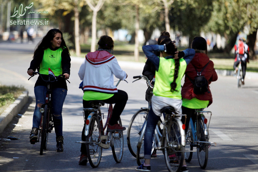 دختران عراقی شرکت کننده در یک رویداد دوچرخه سواری با هدف ترویج سبک زندگی سالم در بغداد