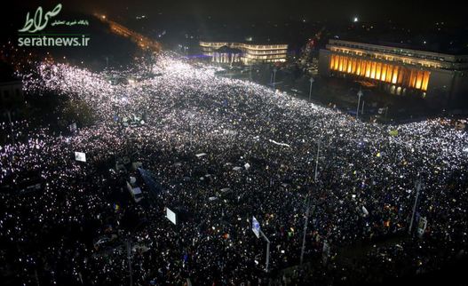 تظاهرات ضد دولتی دهها هزار نفر از مردم رومانی مقابل ساختمان دولت در بخارست