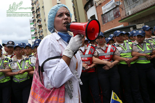تظاهرات کارگران بخش بهداشت و مخالفان دولت نیکلاس مادورو رییس جمهور ونزوئلا در کاراکاس