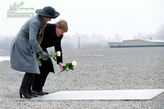 ویلم-الکساندر پادشاه هلند و همسرش ملکه ماکسیما در اردوگاه کار اجباری نازی ها در آلمان