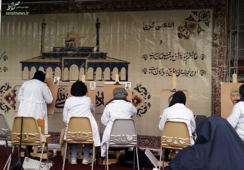 نمایشگاهی در میدان فردوسی تهران برای نقاشی تصاویر شهدای مدافع حرم در برپا شده است