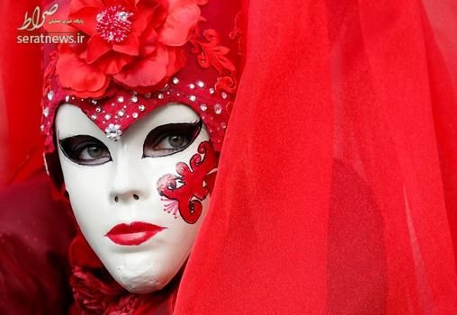 یک زن شرکت کننده در  کارناوال ونیز ایتالیا