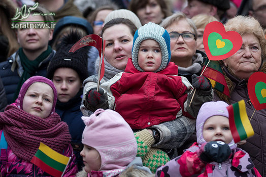 جشن روز استقلال مقابل کاخ ریاست جمهوری در ویلنیوس، لیتوانی