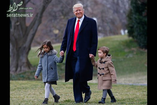 قدم زدن دونالد ترامپ رییس جمهور آمریکا با نوه های خود  آرابلا کوشنر و جوزف کوشنر  در محوطه جنوبی کاخ سفید