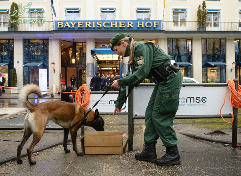 تأمین امنیت اجلاس کنفرانس امنیتی مونیخ با سگ بمب یاب مقابل هتل بایریشرهوف مونیخ