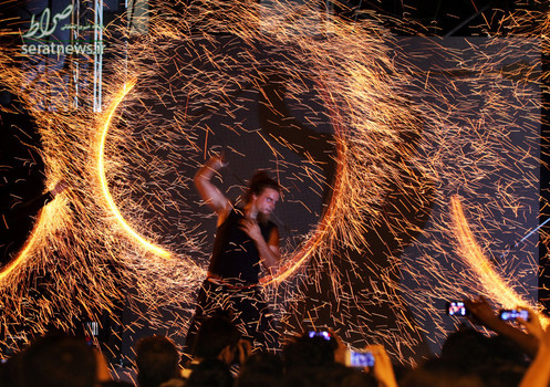 آتش بازی در مراسم روز بدون تلویزیون در هندوستان