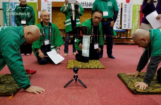 بازی منحصر به فرد مردان طاس در یک مرکز چشمه آب گرم - استان آئوموری، ژاپن