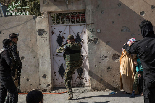 نیروهای ارتش عراق در حال جستجوی خانه به خانه در موصل برای یافتن تروریست های تکفیری داعش