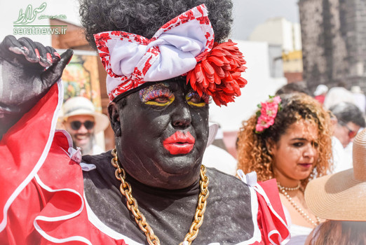 یک شرکت کننده در کارناوال سانتا کروس د لا پالما اسپانیا