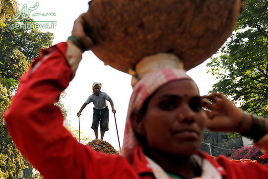 کارگران فاضلاب زیرزمینی در بمبئی هند