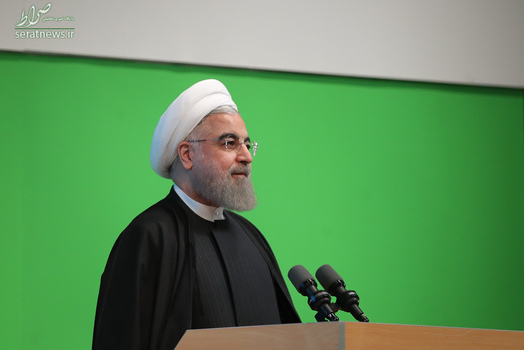 پرده سبزرنگ پشت سر روحانی در نخستین مجمع ملی سلامت